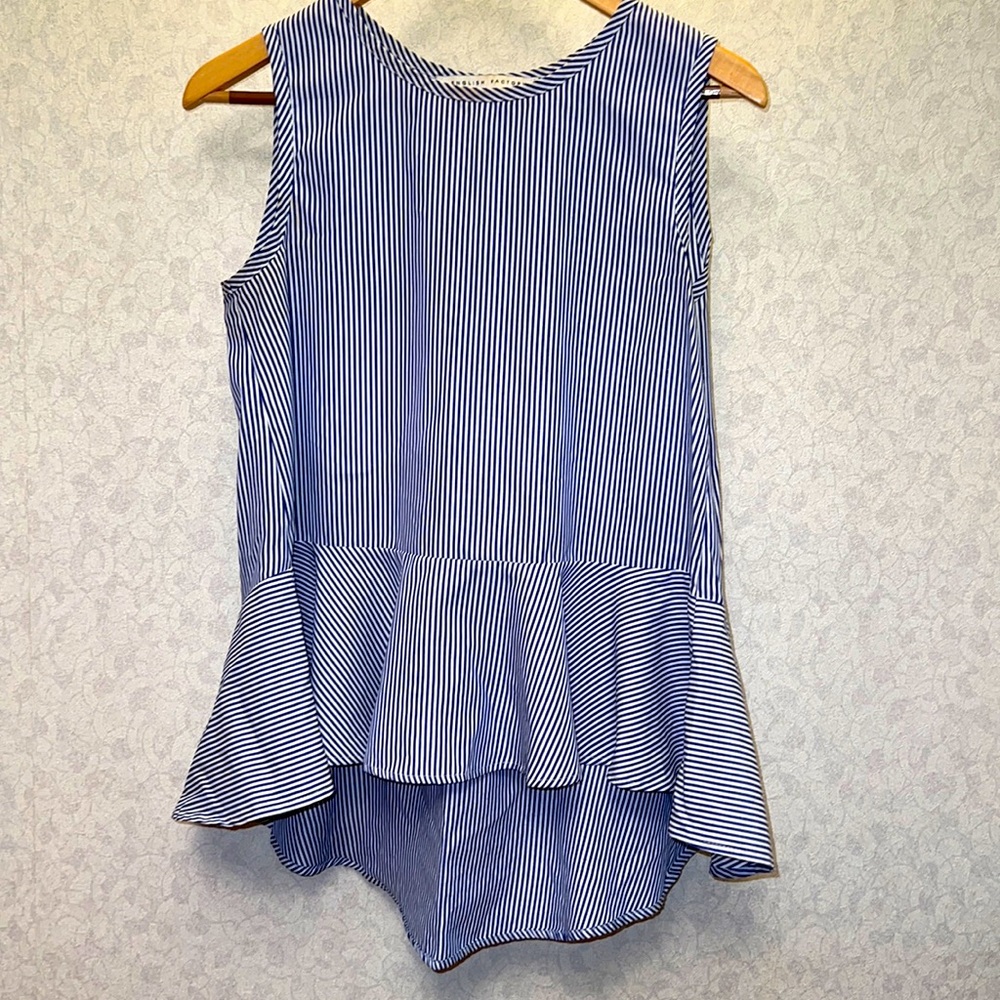 💥TOPS SALE💥 ENGLISH FACTORY TOP IN WHITE AND BLUE STRIPES